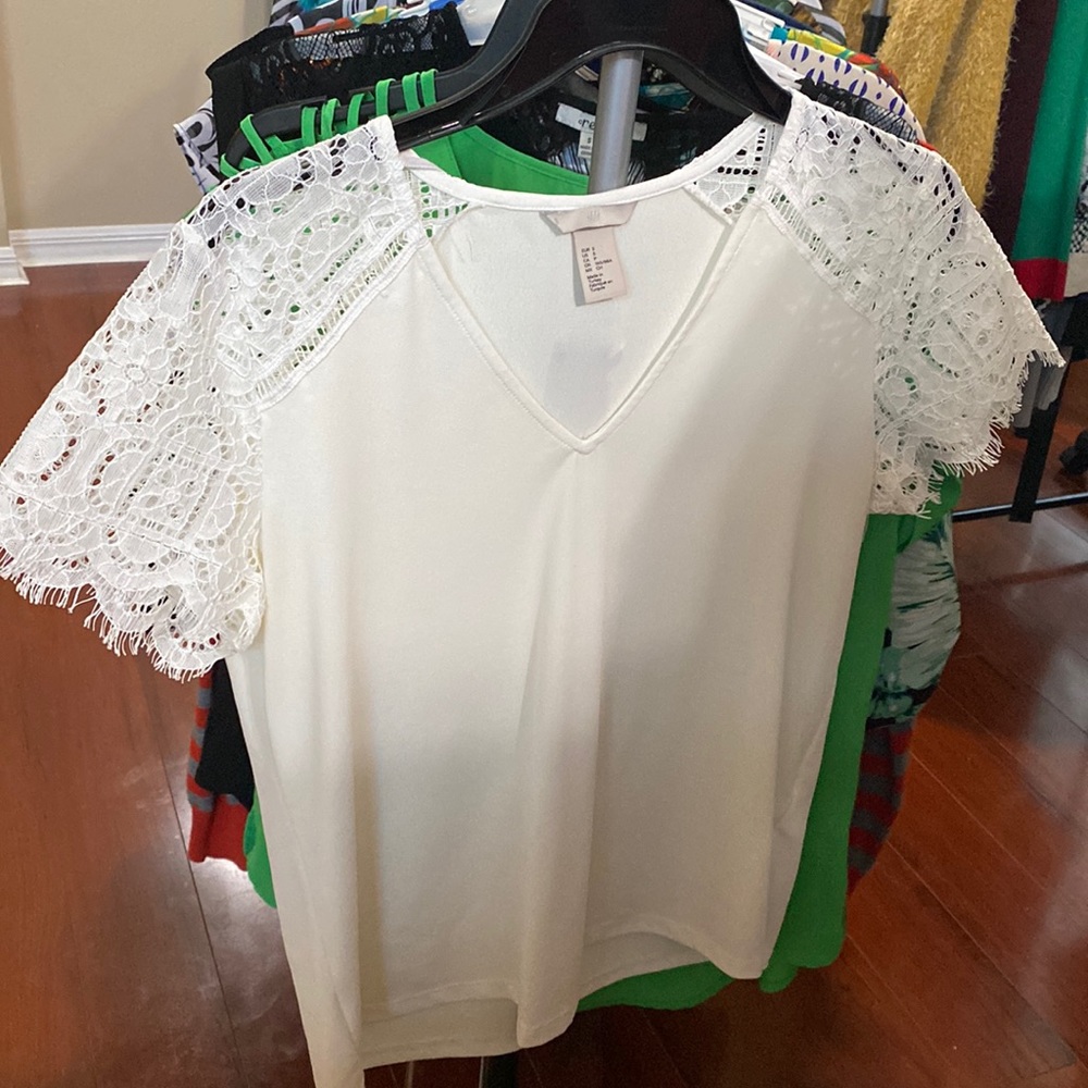 White lace sleeve blouse.